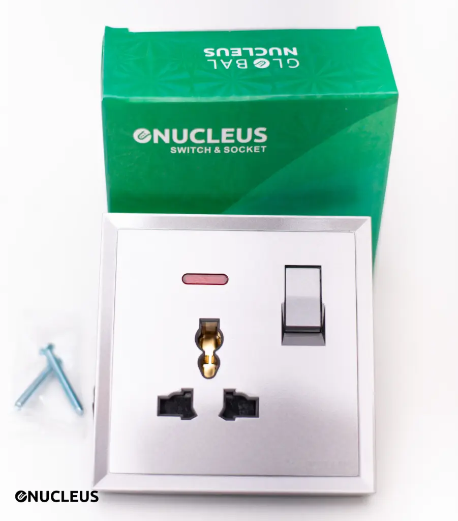 MF switched socket with neon / Prise de courant MF avec interrupteur  