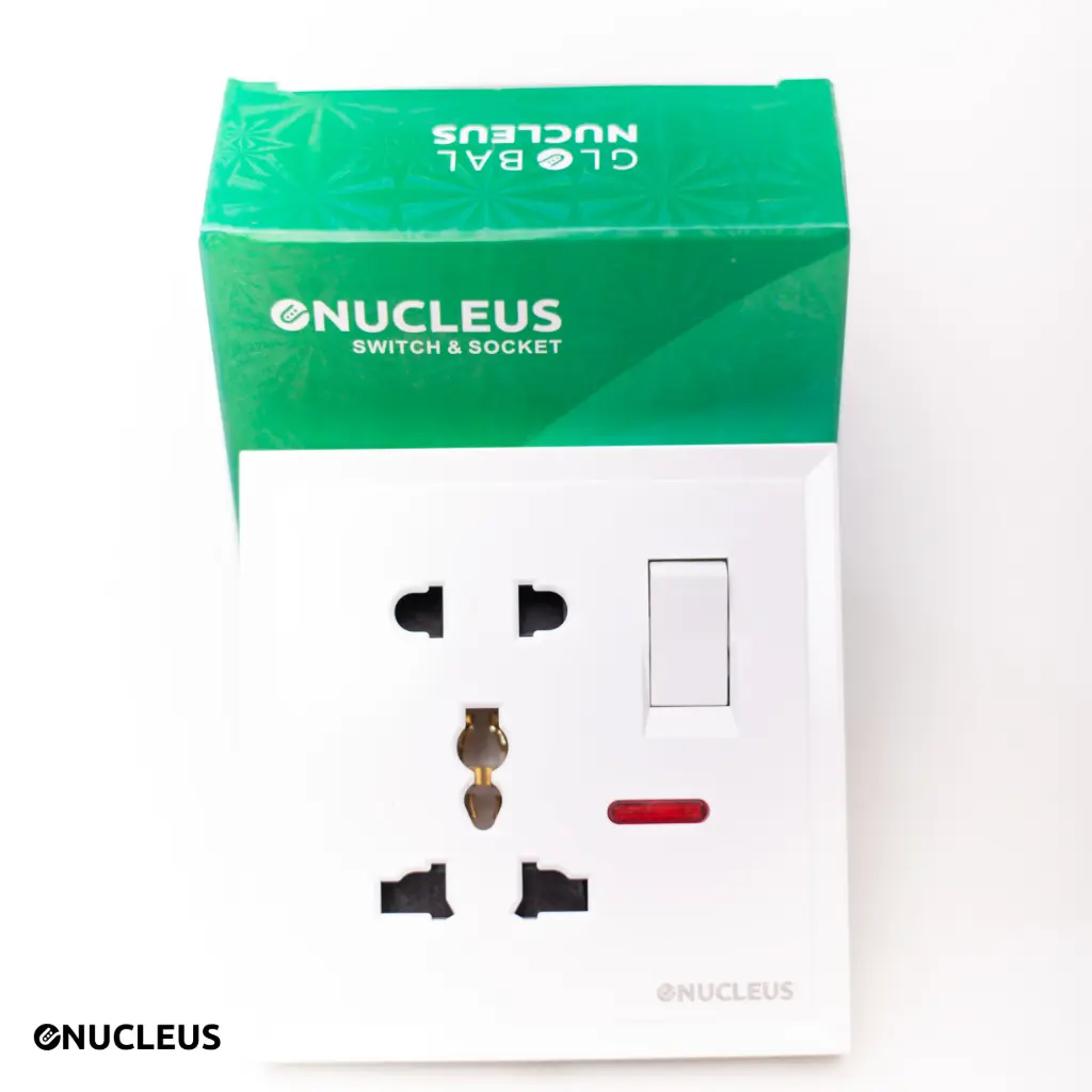 1gang 5 pin MF switched socket with neon / Prise de courant MF 1 gang 5 broches avec néon